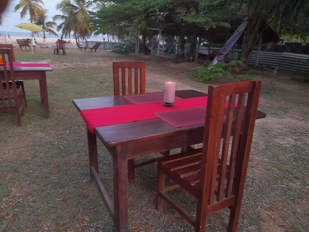 Baden Beach Hotel Kalkudah  Eksteriør bilde