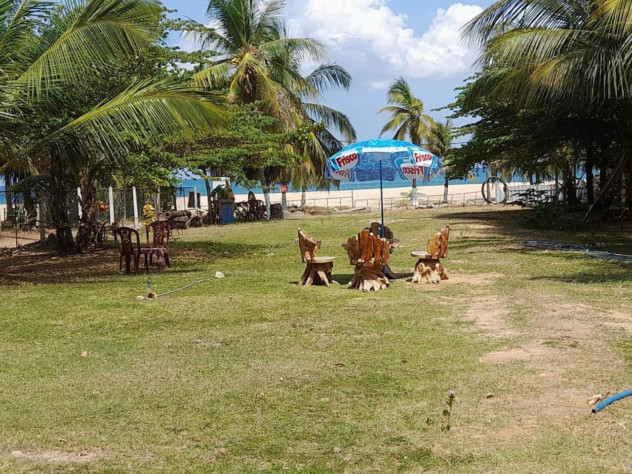 Baden Beach Hotel Kalkudah  Eksteriør bilde