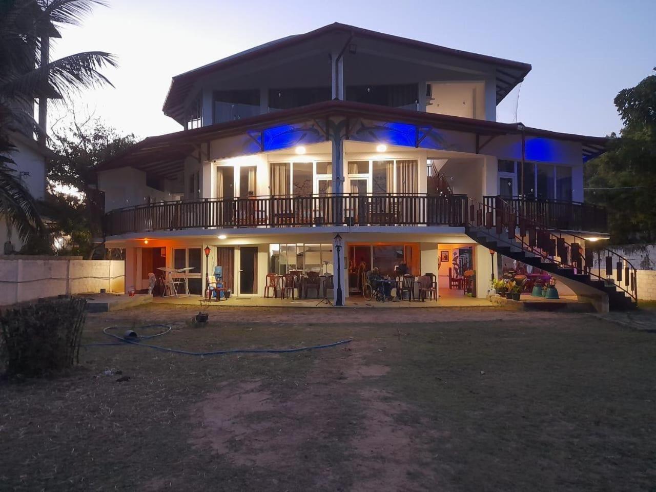 Baden Beach Hotel Kalkudah  Eksteriør bilde