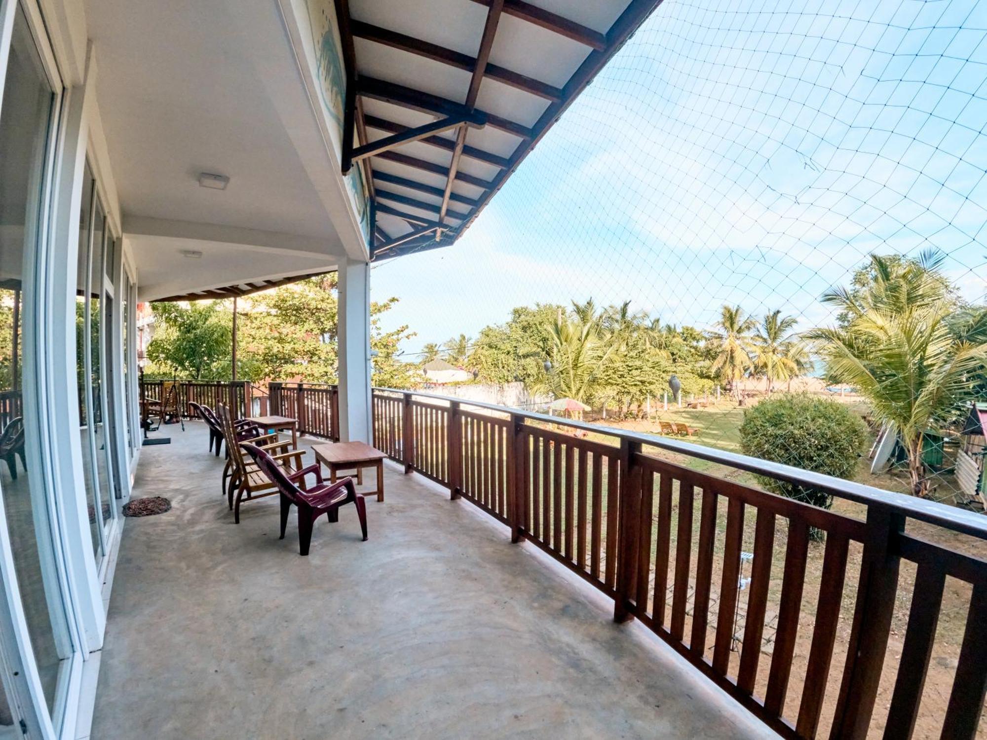 Baden Beach Hotel Kalkudah  Eksteriør bilde