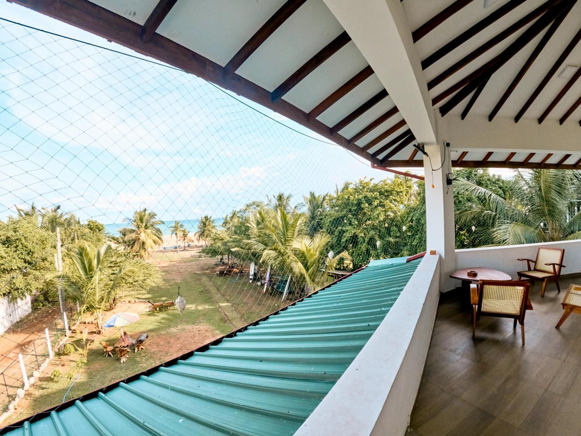 Baden Beach Hotel Kalkudah  Eksteriør bilde