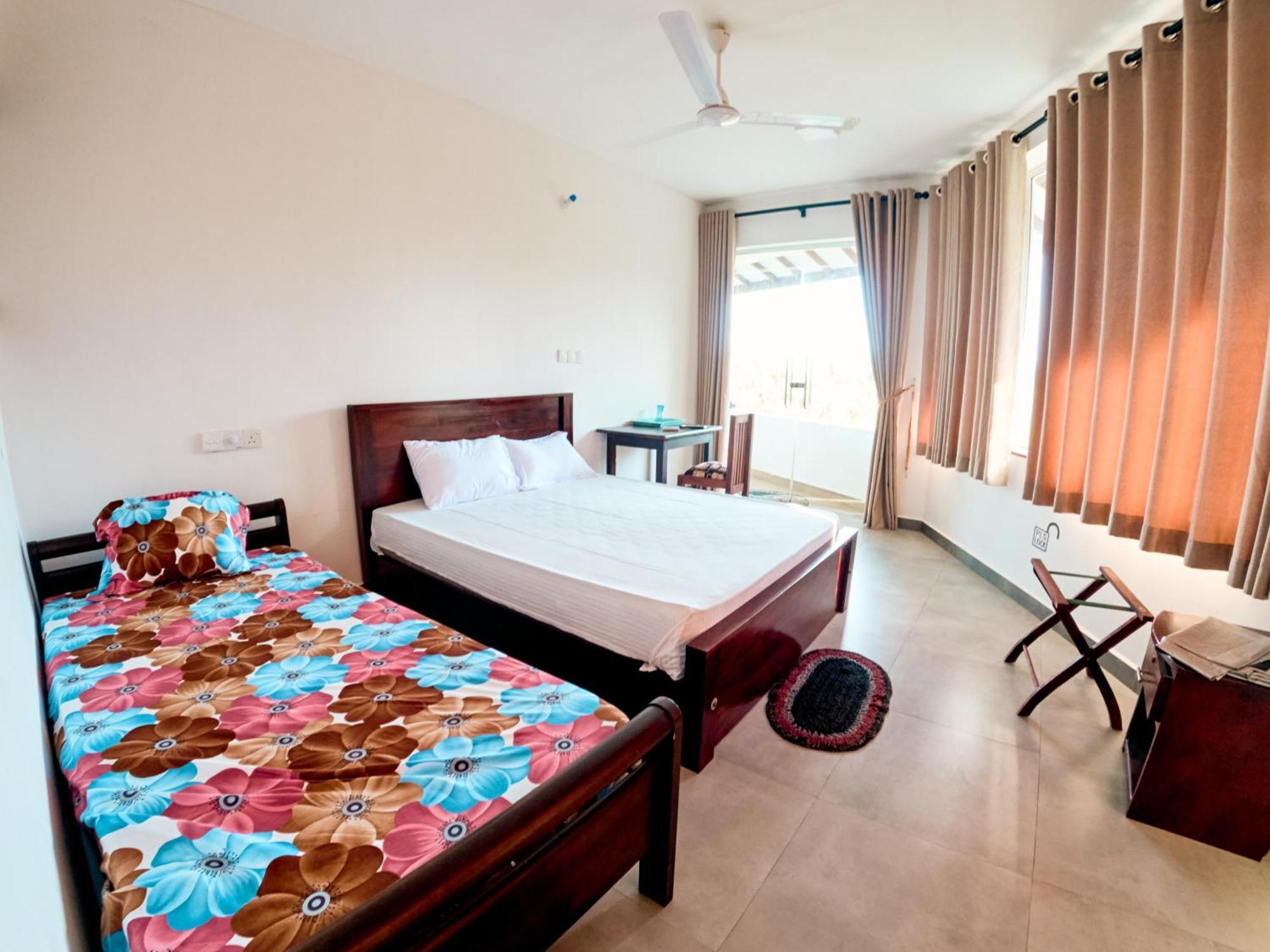 Baden Beach Hotel Kalkudah  Eksteriør bilde
