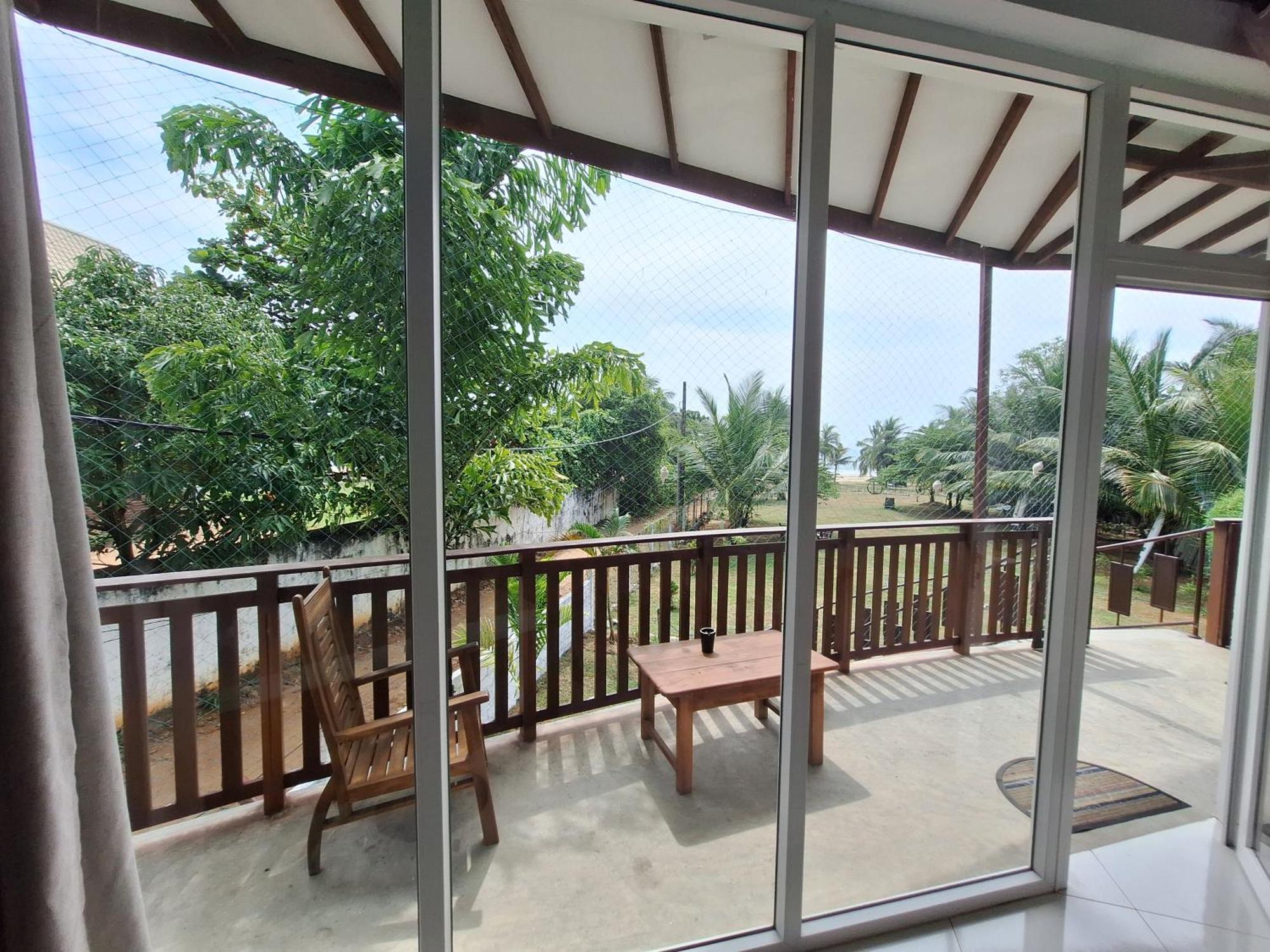 Baden Beach Hotel Kalkudah  Eksteriør bilde