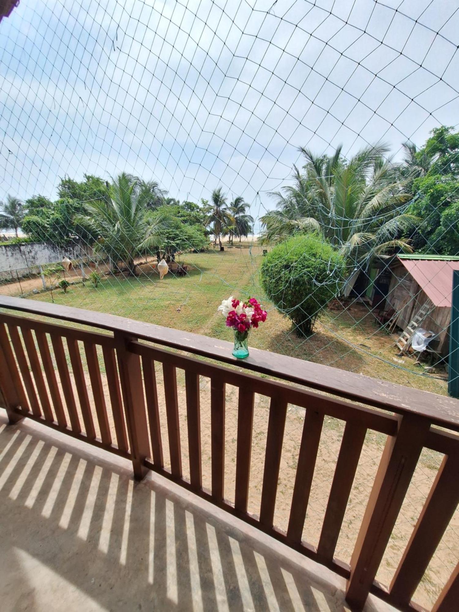 Baden Beach Hotel Kalkudah  Eksteriør bilde