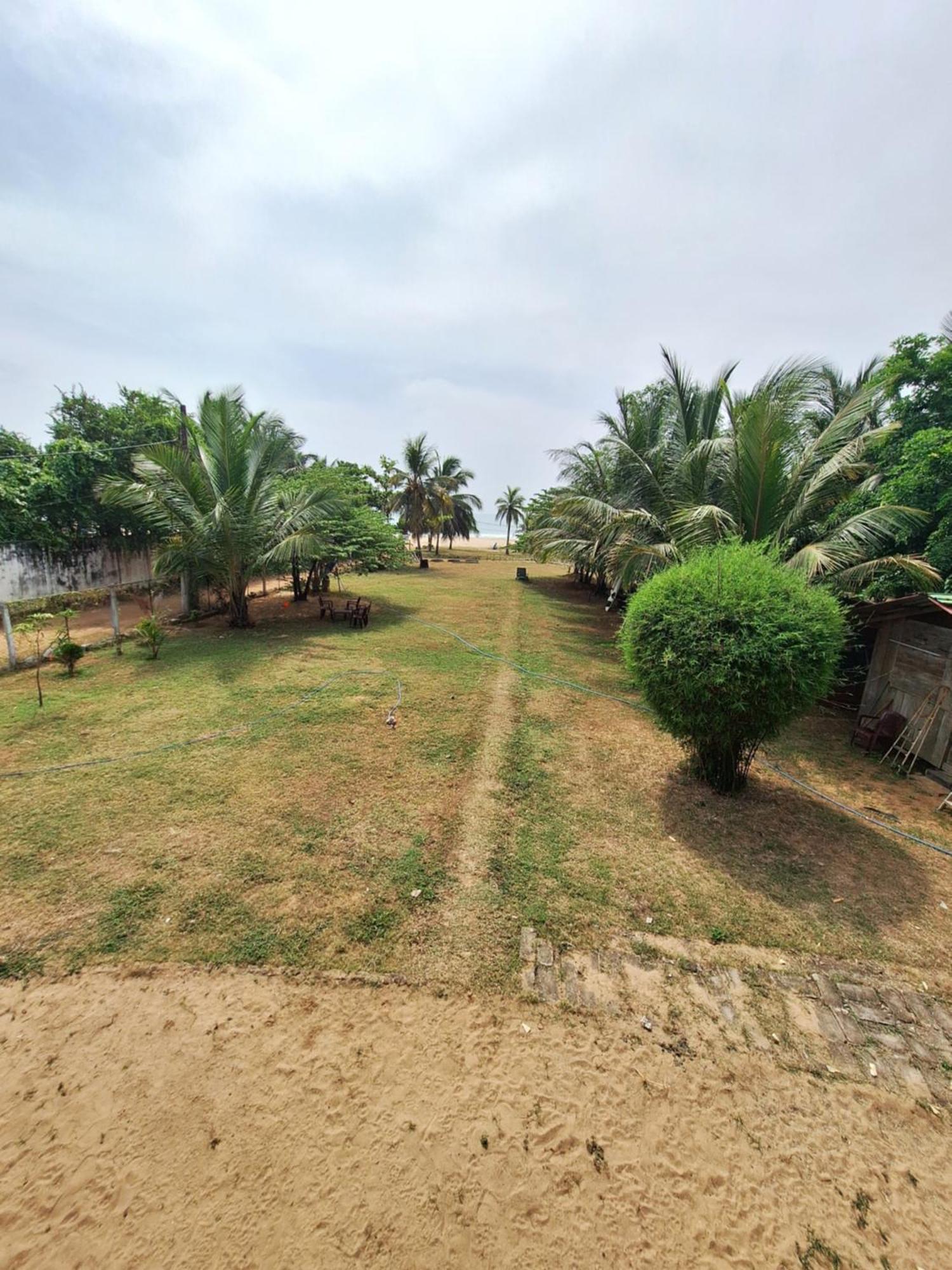 Baden Beach Hotel Kalkudah  Eksteriør bilde