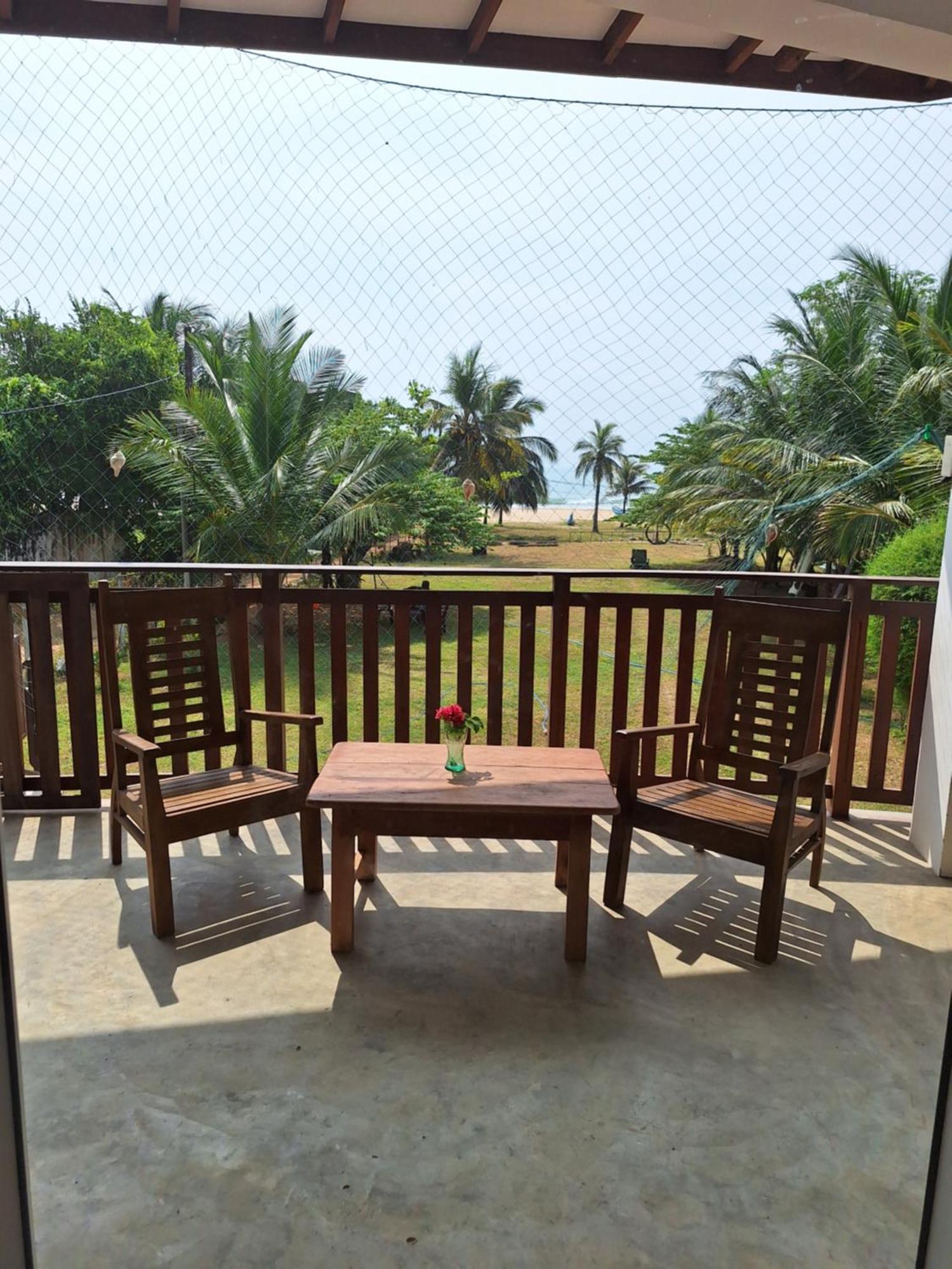 Baden Beach Hotel Kalkudah  Eksteriør bilde